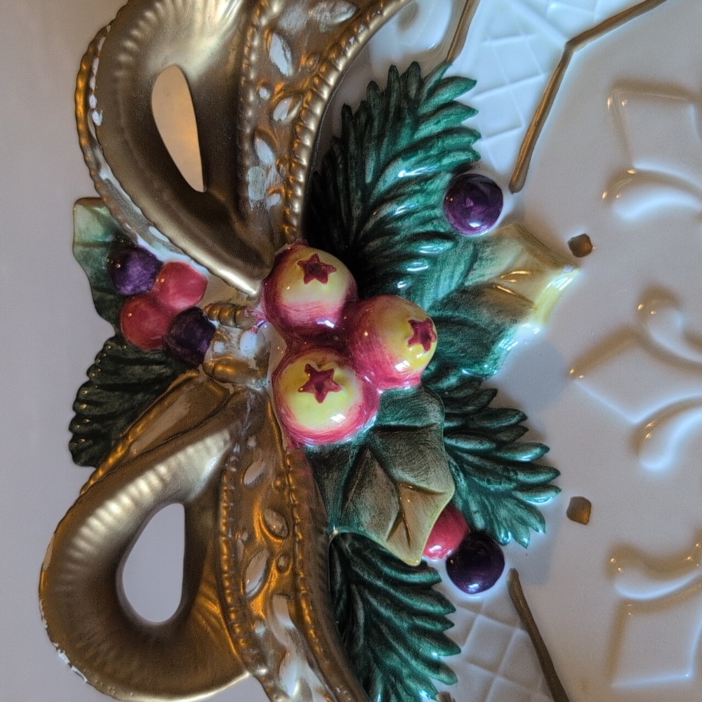 Fitz and Floyd White and Gold Decorative Plate - Picture 2 of 7